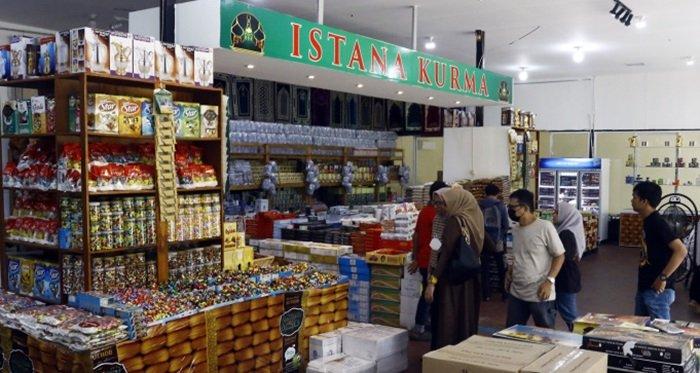 Istana Kurma di Kelurahan Kebon Melati, Tanah Abang, Jakpus, Jakarta, Toko Oleh-Oleh Haji Lengkap
