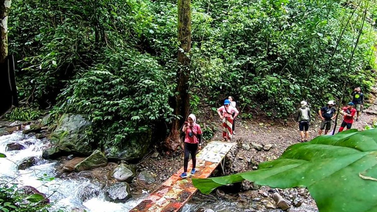 Trekking Santai di Curug Lawe Ungaran, Cek Itinerary Bujet Rp 95 Ribuan Keberangkatan dari Solo