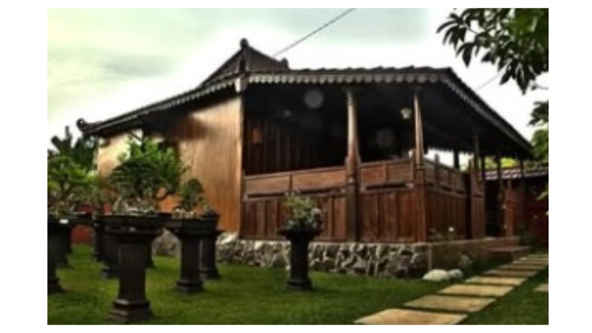 TRESNA ART. Studio kesenian Tresna Art, Madura.