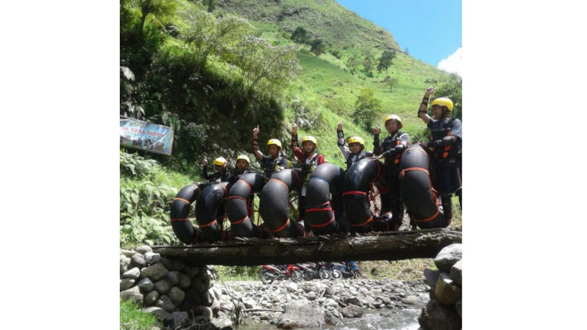 Tubing Muslim Kali Jlantah yang berlokasi di Jatiyoso, Karanganyar, Jawa Tengah. 
