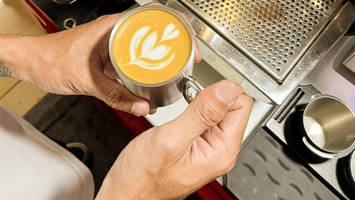 UD Djaya Coffee, coffee shop favorit di Jalan Slamet Riyadi Solo, Jawa Tengah.