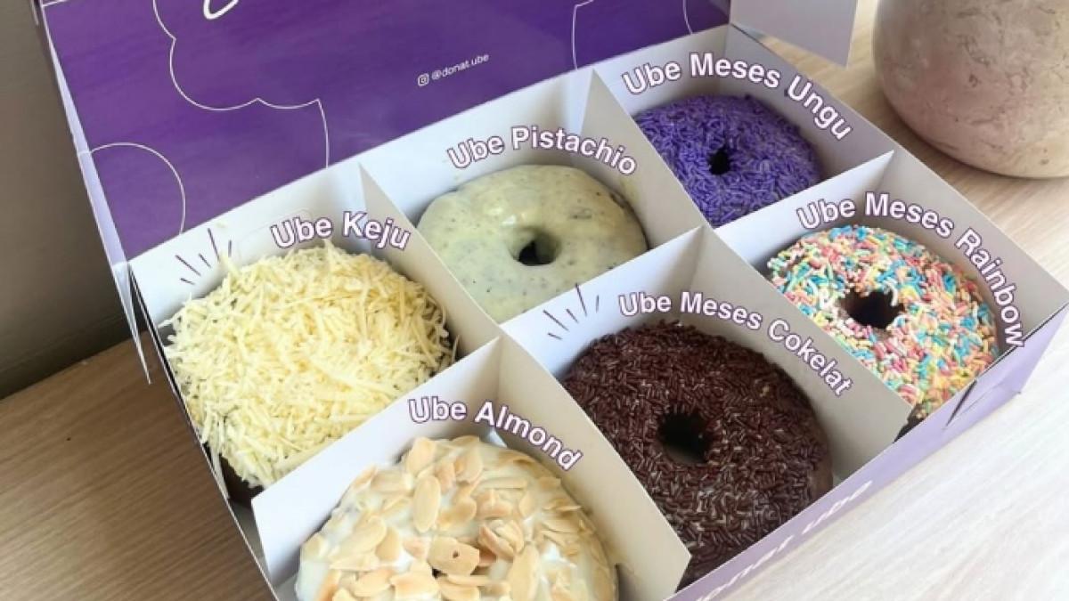 Varian donat di Donat Ube yang viral dengan menu baru donat isi mochi.