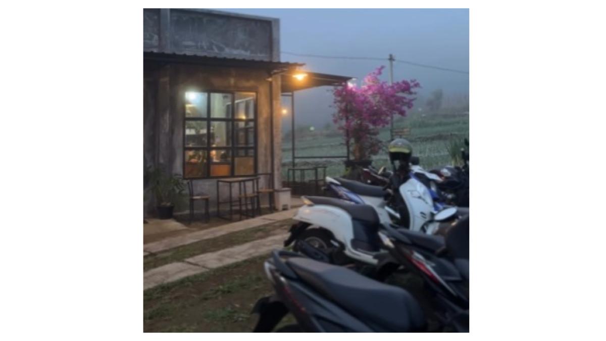 View Bantir Coffee House yang berada di kawasan Bantir Hill, Sumowono, Kabupaten Semarang.