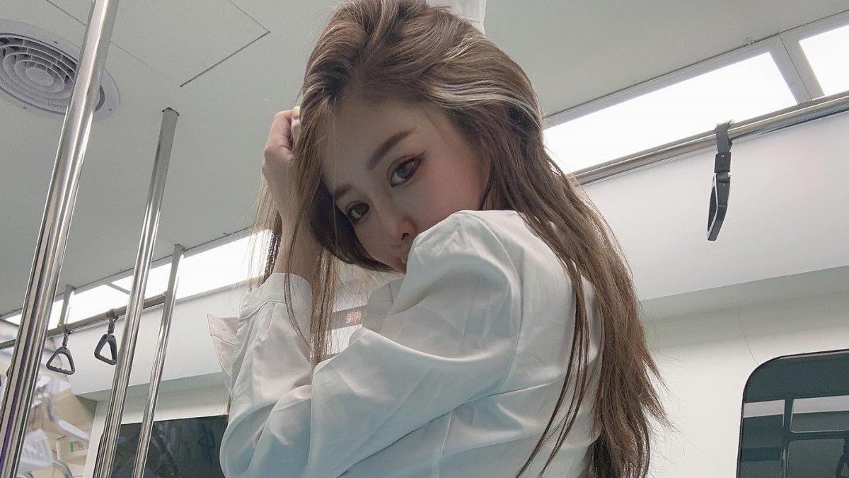 Viral Model OnlyFans Berbuat Mesum di Kasur IKEA, Pernah Beraksi 'Berani' di Louvre Paris