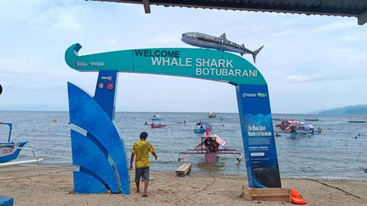 WISATA BOTUBARANI--Objek wisaya Botubarani Kecamatan Tilongkabila, Kabupaten Bone Bolango, kini miliki gapura baru, Sabtu (23/8/2025).