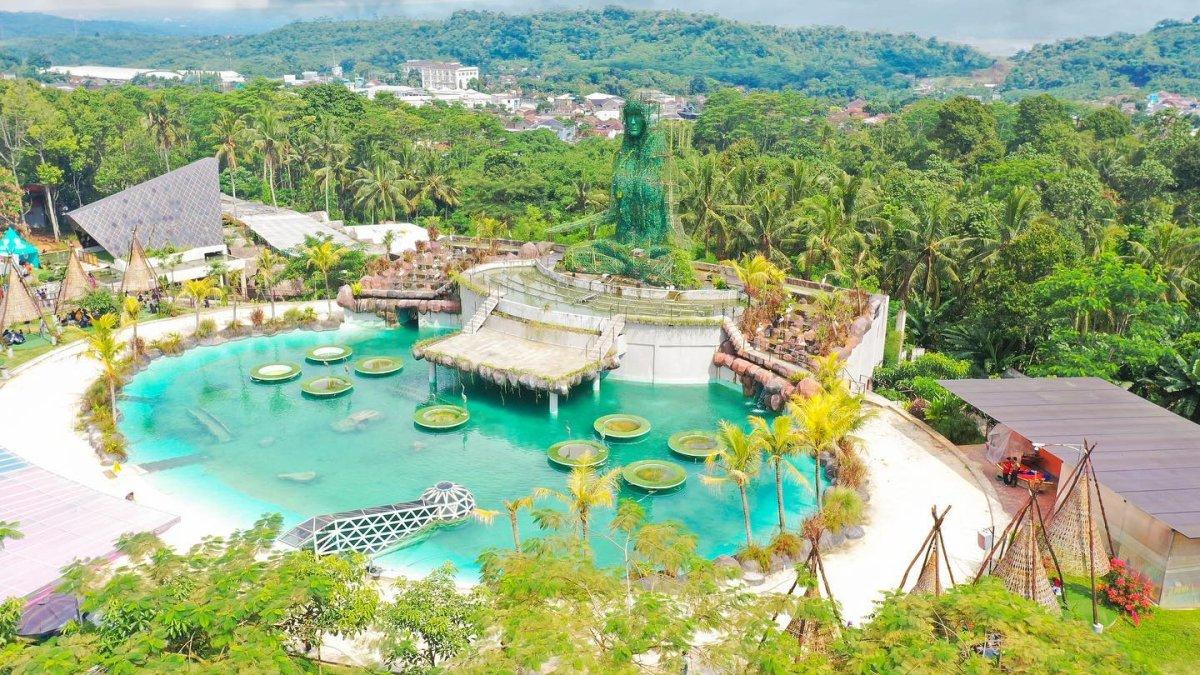 Wahana Banyu Biru di Dusun Semilir, tempat wisata hits di Semarang Jawa Tengah.