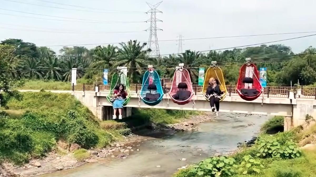 Wahana Keranjang Sultan di The River Deli Serdang