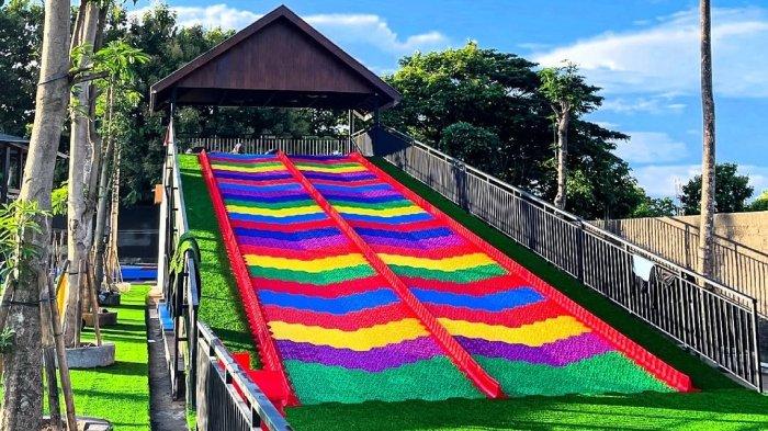 Wahana bermain anak di The Nice Park Kecamatan Gondangrejo, Kabupaten Karanganyar, Jawa Tengah.