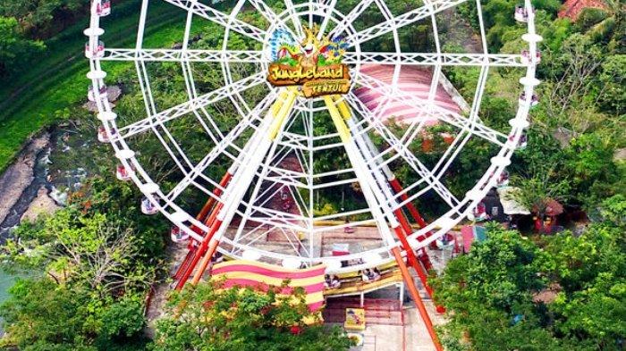 Wahana bianglala di JungleLand Adventure Theme Park Bogor, Jawa Barat.