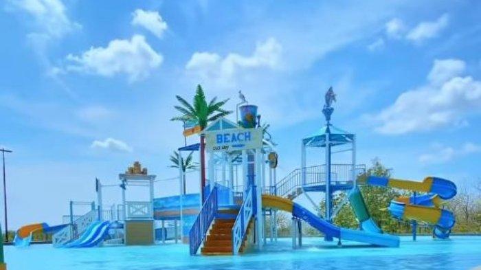 Wahana seluncuran air di Solo Summerland Waterpark Tirtamas, tempat wisata baru di Kota Solo, Jawa Tengah.