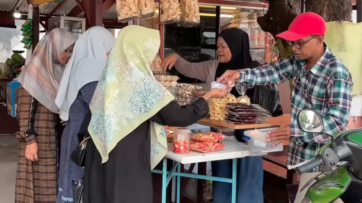 Warung makan sekitar Makam Joko Tingkir Sragen, Jawa Tengah