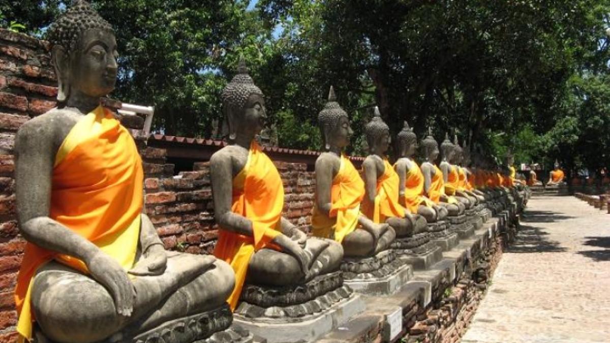 Wat Chai Mongkhon, kuil Buddha di Thailand yang populer di kalangan wisatawan.