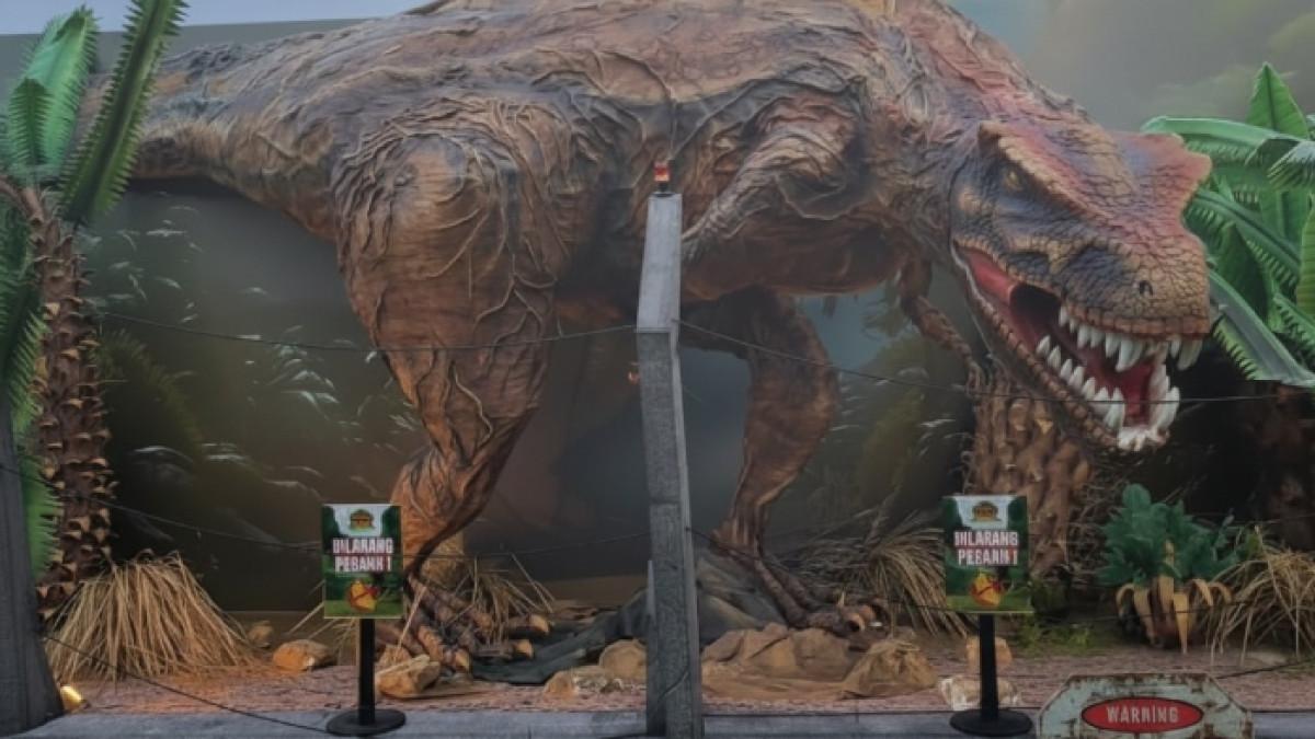 Wisata Dino Island yang hadir di Pakuwon Mall Solo Baru, Jawa Tengah pada 26 September-26 Oktober 2025.