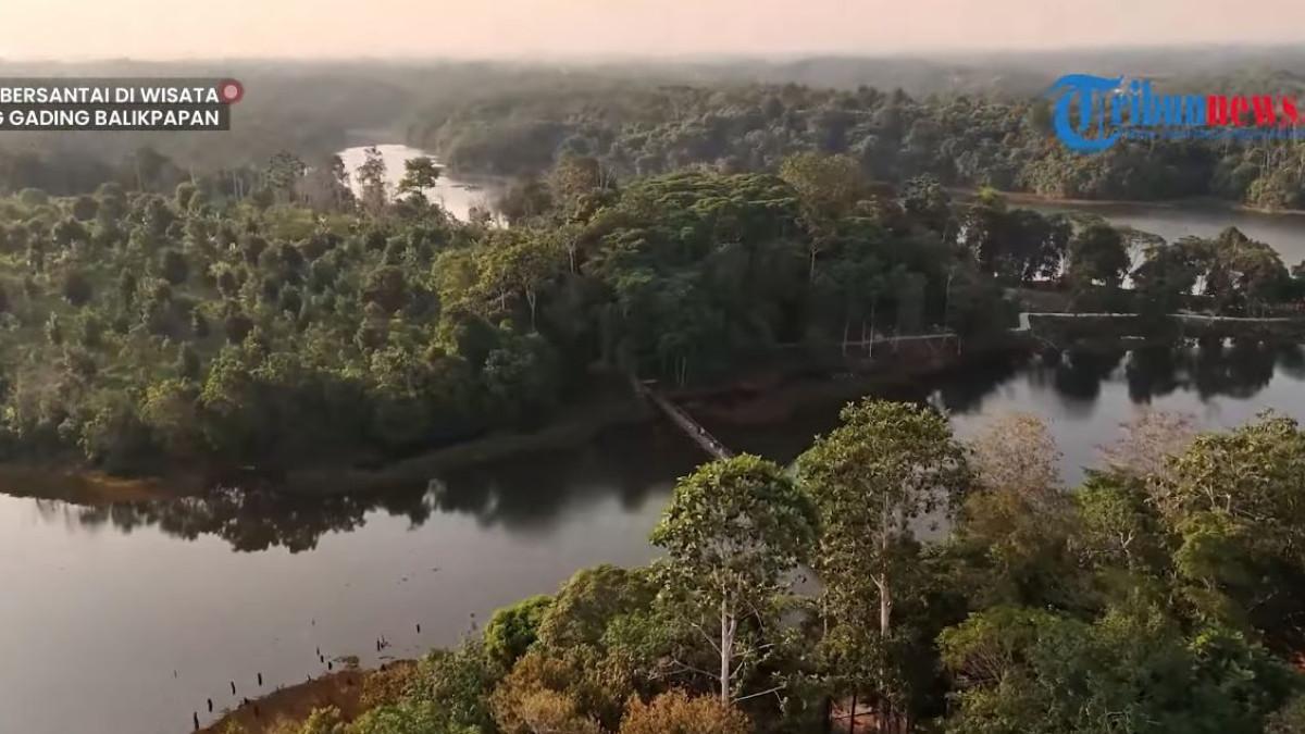 Wisata Tanjung Gading di Kecamatan Balikpapan Utara, Kota Balikpapan, Kalimantan Timur.