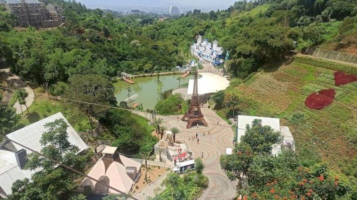 Wisata World of Wonders (WOW) Sarae Hills yang berada di Jalan Pagermaneuh, Pagerwangi, Lembang, Kabupaten Bandung Barat