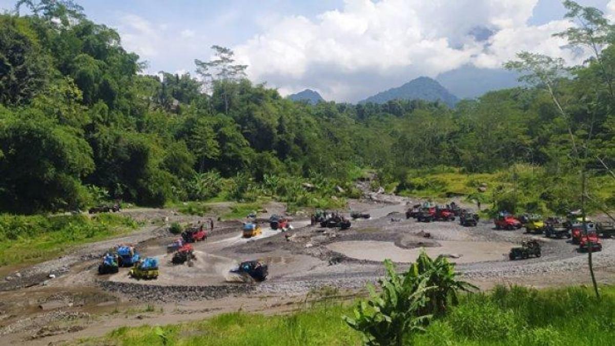 Wisata khas Kaliurang, lava tour merapi menggunakan mobil jeep. (foto diambil pada 2023)
