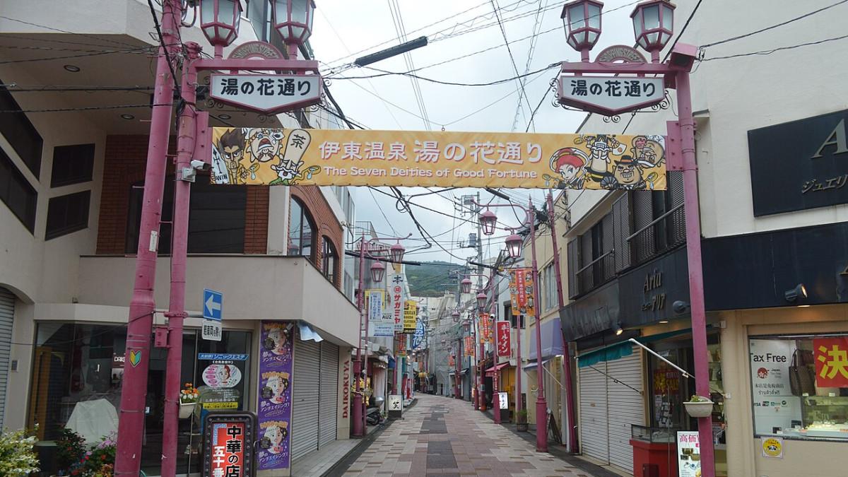 Yunohana Dori Shopping Street di Ito, Shizuoka, Jepang