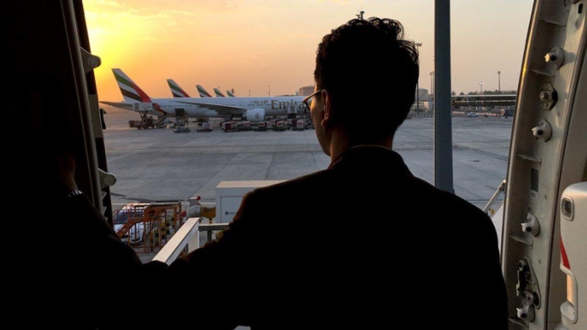 Hal Pertama yang Harus Kamu Lakukan saat Turun dari Pesawat, Jangan sampai Keliru