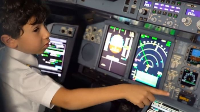 Baru 6 Tahun, Bocah Ini Hapal Tombol Kokpit dan Sukses Terbangkan Pesawat! Lihat Videonya