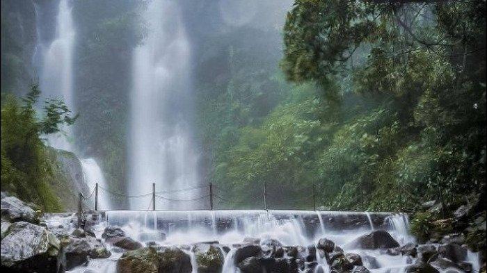 Suasana wisata alam Curug Cilember Bogor, Jawa Barat