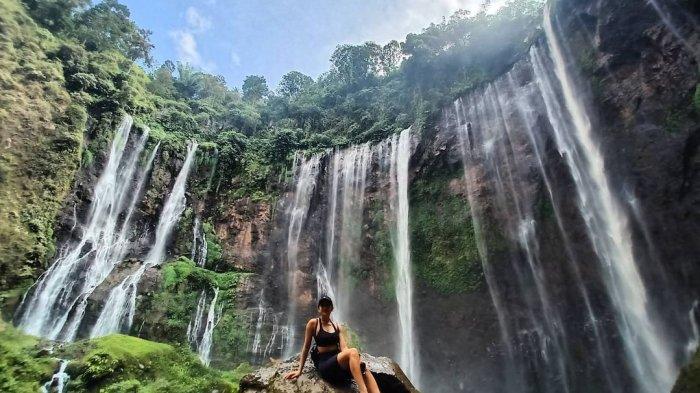 Air Terjun Tumpak Sewu berlokasi di Jl. Raya Sidorenggo, Besukcukit, Sidomulyo, Pronojiwo, Lumajang, Jawa Timur.