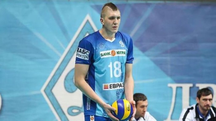 Menjengkelkan! Atlet Bola Voli Rusia Ini Diusir dari Pesawat Hanya Karena Tubuhnya Terlalu Tinggi