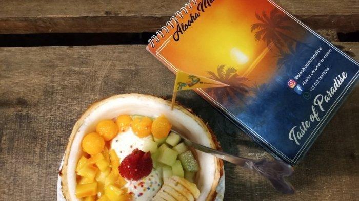 Nikmati Lanskap Pantai Padang Sambil Cicipi Es Krim Batok Kelapa di Alooha Coconut Ice Cream