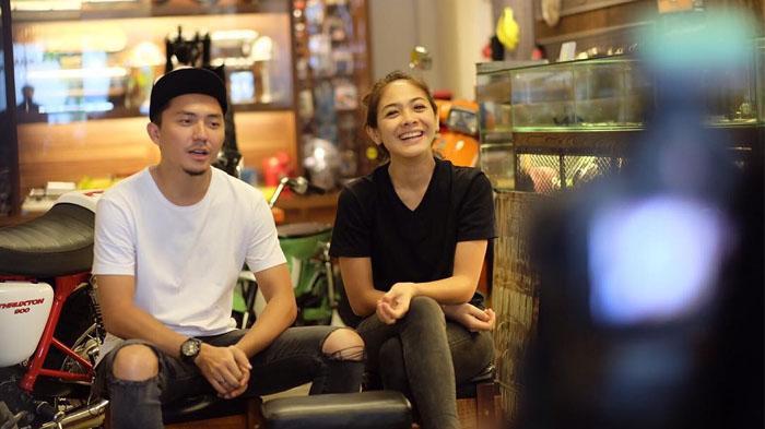 Dian Ayu - Istri Omesh Unggah Foto Bertiga Liburan di Malaysia, Captionnya Bikin Netizen Bingung