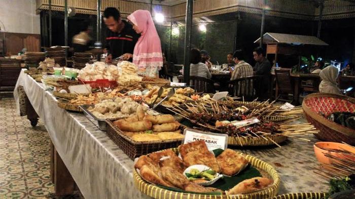 Jalan-jalan ke Jogja, Jangan Lupa Rasakan Pengalaman Kuliner di 5 Angkringan Terpopuler Ini