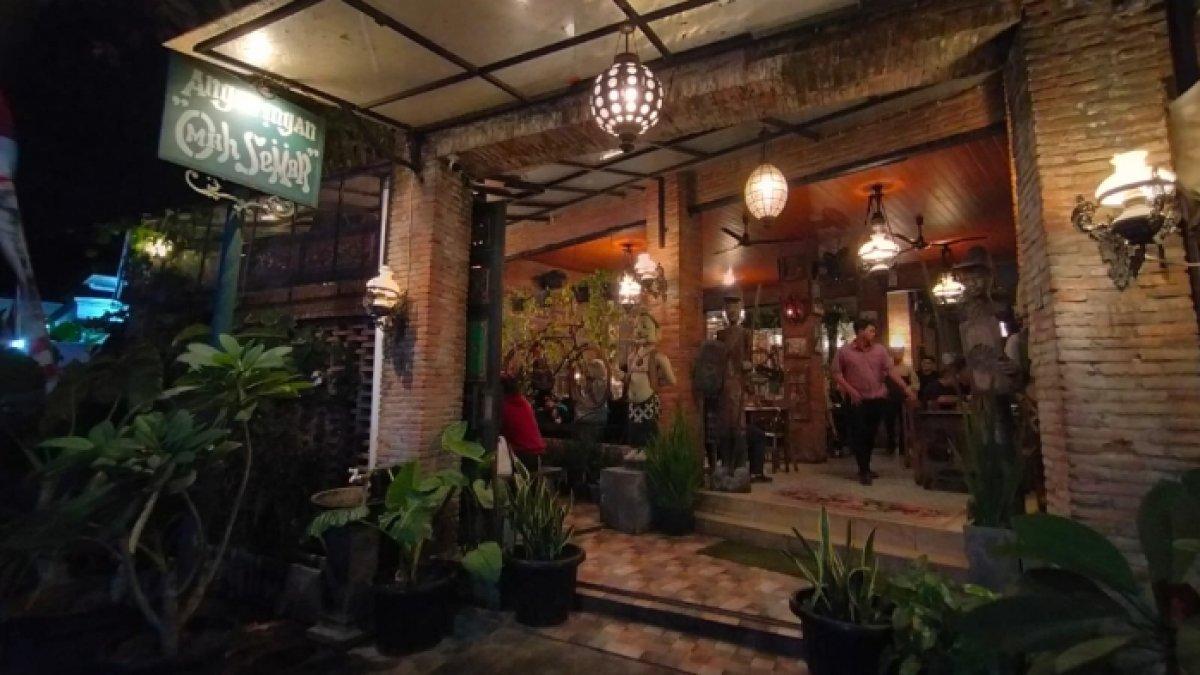 Angkringan Omah Semar. Rekomendasi tempat makan malam enak di Kota Solo, Jawa Tengah yang tempatnya nyaman, estetis, dan instagramable, Sabtu (19/8/2023).