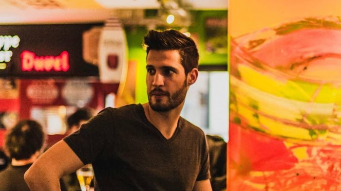 Bukan buat Cari Pasangan! Berkat Tinder, Cowok Ini Berhasil Keliling 20 Kota di Eropa, Mau Coba?