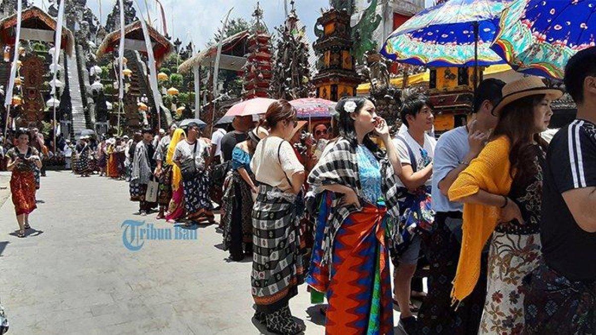 Viral Rombongan Bule Tak Mau Bayar Tiket Masuk Pura Lempuyang Bali, Ngaku Hendak Sembahyang