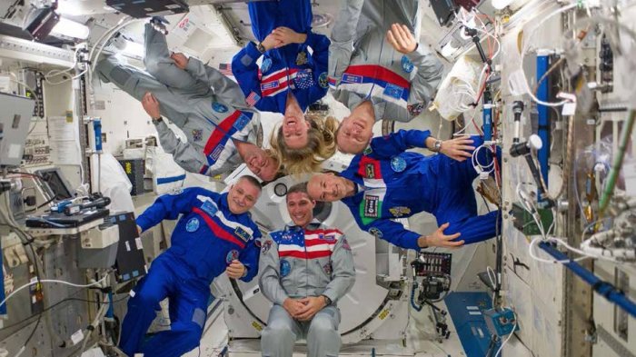 Jadi Pertanyaan, Begini Cara Astronot Salat dan Puasa di Ruang Angkasa Meski Matahari Terbit 16 Kali