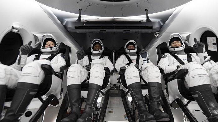 Sempat Dua Kali Ditunda, SpaceX Akhirnya Luncurkan Astronot NASA ke Stasiun Luar Angkasa