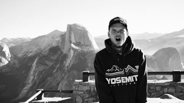 Avicii Meninggal di Usia 28 Tahun, Foto-foto Cerianya Saat Lakukan Perjalanan Bikin Fans Nangis