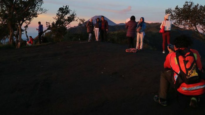 Jadi Spot Terbaik Berburu Sunrise, Puncak B29 Lumajang Simpan Legenda Tak Terduga