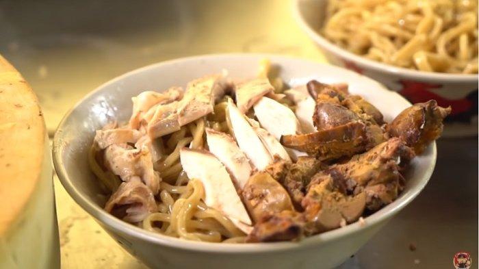 Bakmi Ahok Kosambi Jakarta Barat Super Laris, Sehari Ludes 40 Ayam Kampung Buat Topping