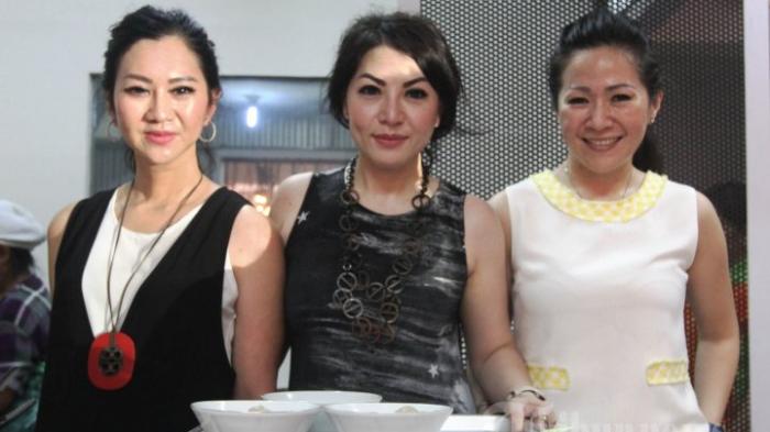 Alamak! Makan Bakso Djingkrak Sunter Dilayani Cewek Seksi Bikin Ngiler
