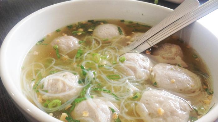 Kuliner Cilacap - Lima Jajanan Lezat Kota Cahaya, Ada Donat Jawa dan Bakso Bola Kasti