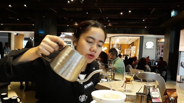 Pertama Harus Dihirup Aromanya, Ini 4 Langkah Nikmati Kopi Panas di Starbucks