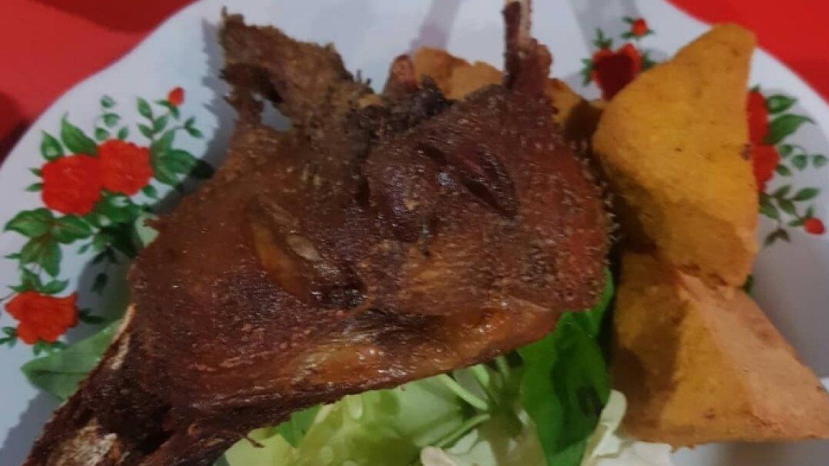 Nikmatnya Makan Malam Enak di Bebek Wastu Nanda Bandung, Selalu Ramai Diburu Pembeli