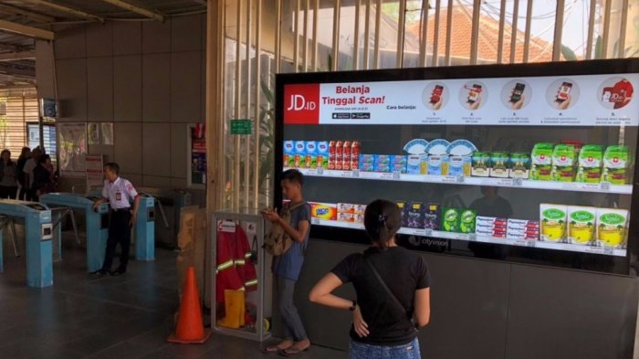 Dapat Ditemukan di 9 Stasiun, JD.ID Virtual Tawarkan Cara Belanja Praktis Hanya dengan Scan QR Code