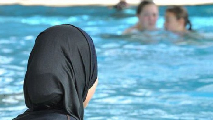 Miris! Cuma Gara-gara Renang Pakai Burkini, Wanita Ini Didenda Rp 7 Juta