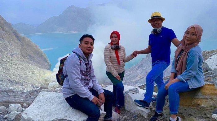 Liburan Akhir Tahun ke Banyuwangi, Ridwan Kamil Lihat Blue Fire Bersama Istri dan Dua Anaknya