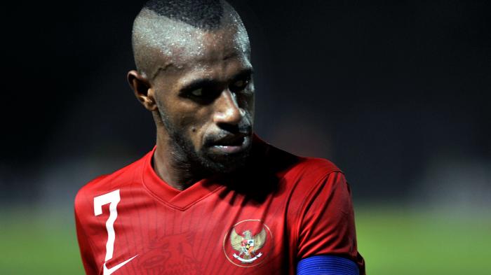 Boaz Solossa - Riuh Penonton di Manahan hingga Renyahnya Keripik dari Kota Kelahiran Pencetak Gol