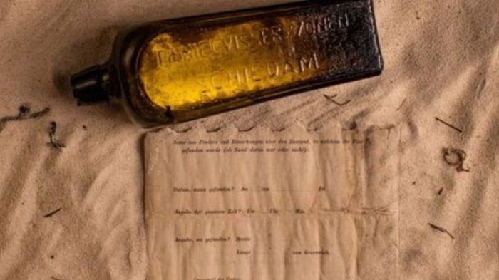 Dikira Rokok Lintingan, Ternyata Keluarga Asal Australia Ini Temukan Surat Botol Tertua di Dunia