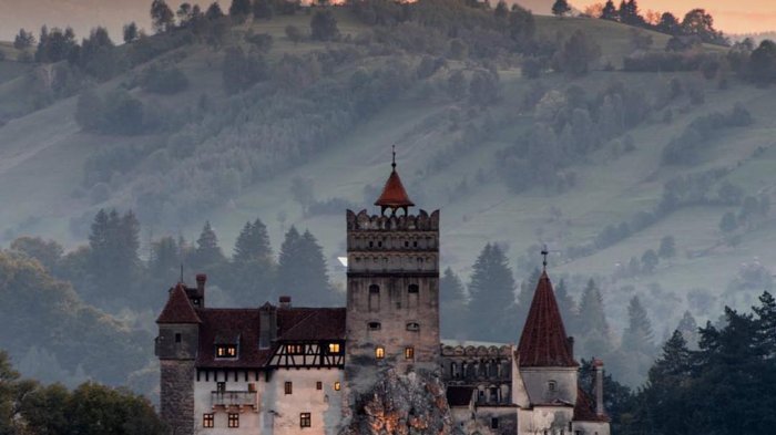 Bran Castle Jadi Kastil Paling Angker di Eropa, Menginspirasi Novel Berisi Kisah Drakula