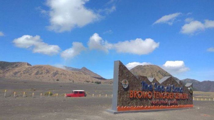 Tugu Nama di Gunung Bromo 'Panen' Kritik, Fotografer Senior Arbain Rambey Angkat Bicara