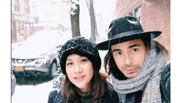 Bunga Citra Lestari - Bagikan Foto Salju di NY, Begini Pujian Dimas Beck dan Pevita Pearce pada Unge