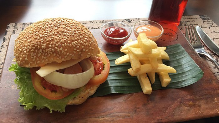 Frock's Kaffe - Masakan Western Mulai Rp 10 Ribu, Plain Quesadillas Jadi Menu Favorit